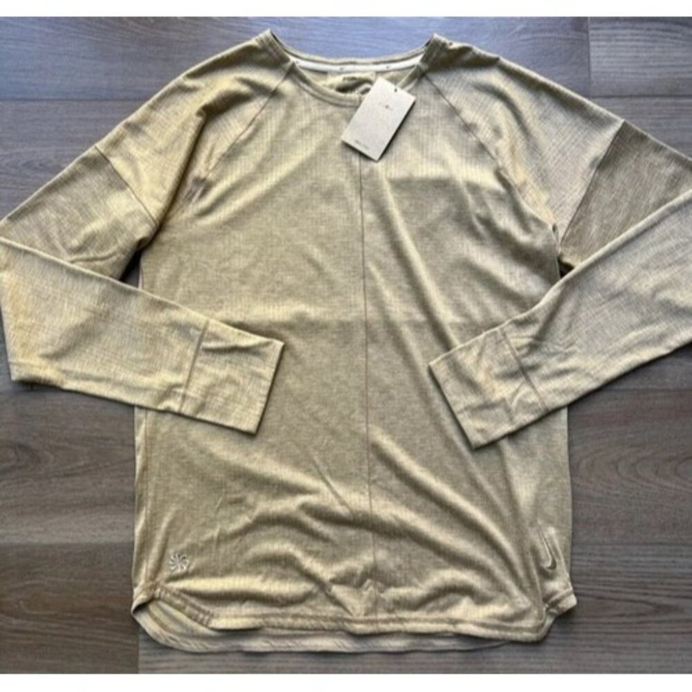 Nike Men’s Medium Dri-FIT Yoga Crewneck Shirt Tan FB7775-247 Long Sleeve